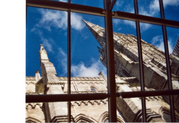 Salisbury Cath thru glas